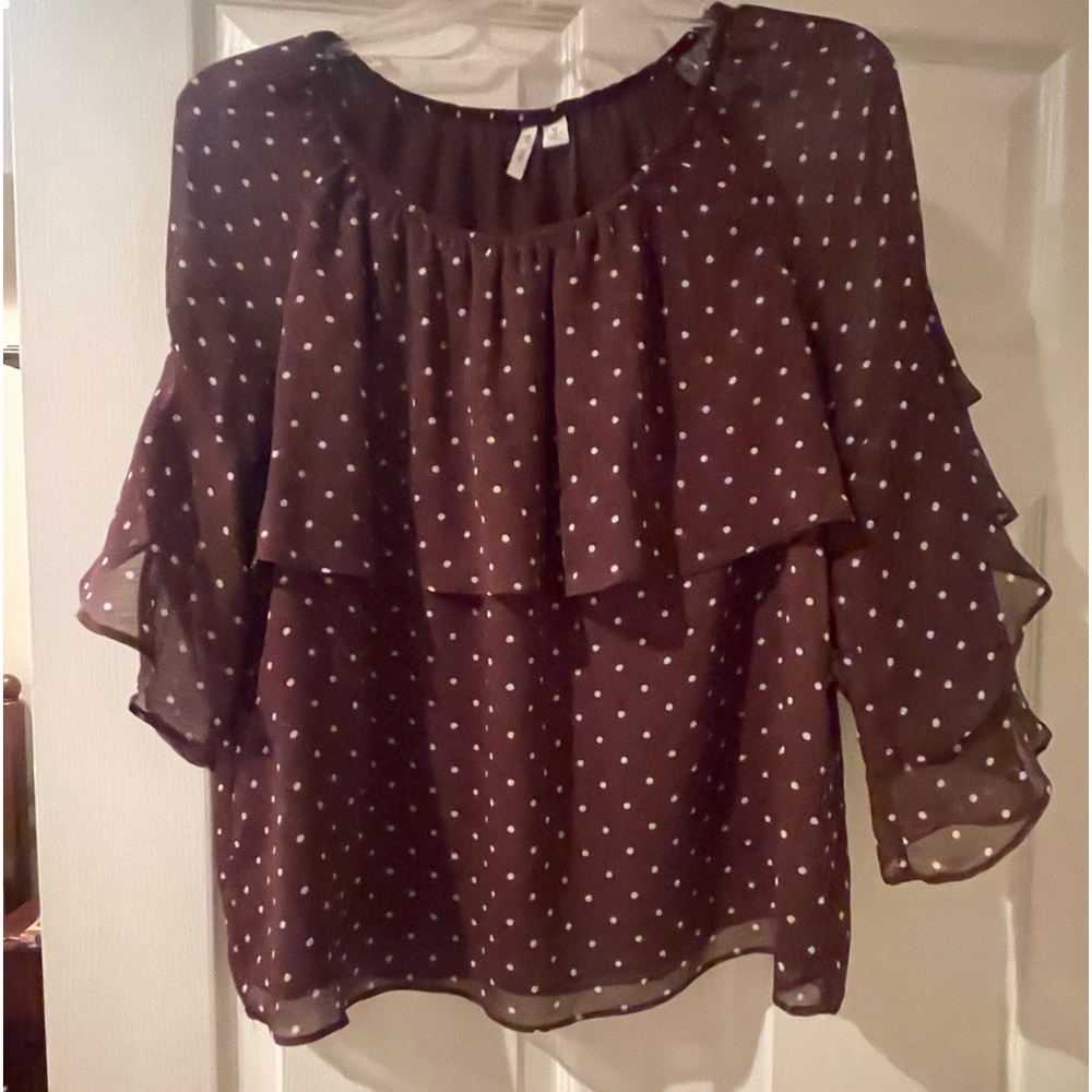 Women’s top: flutter sleeves and lightweight